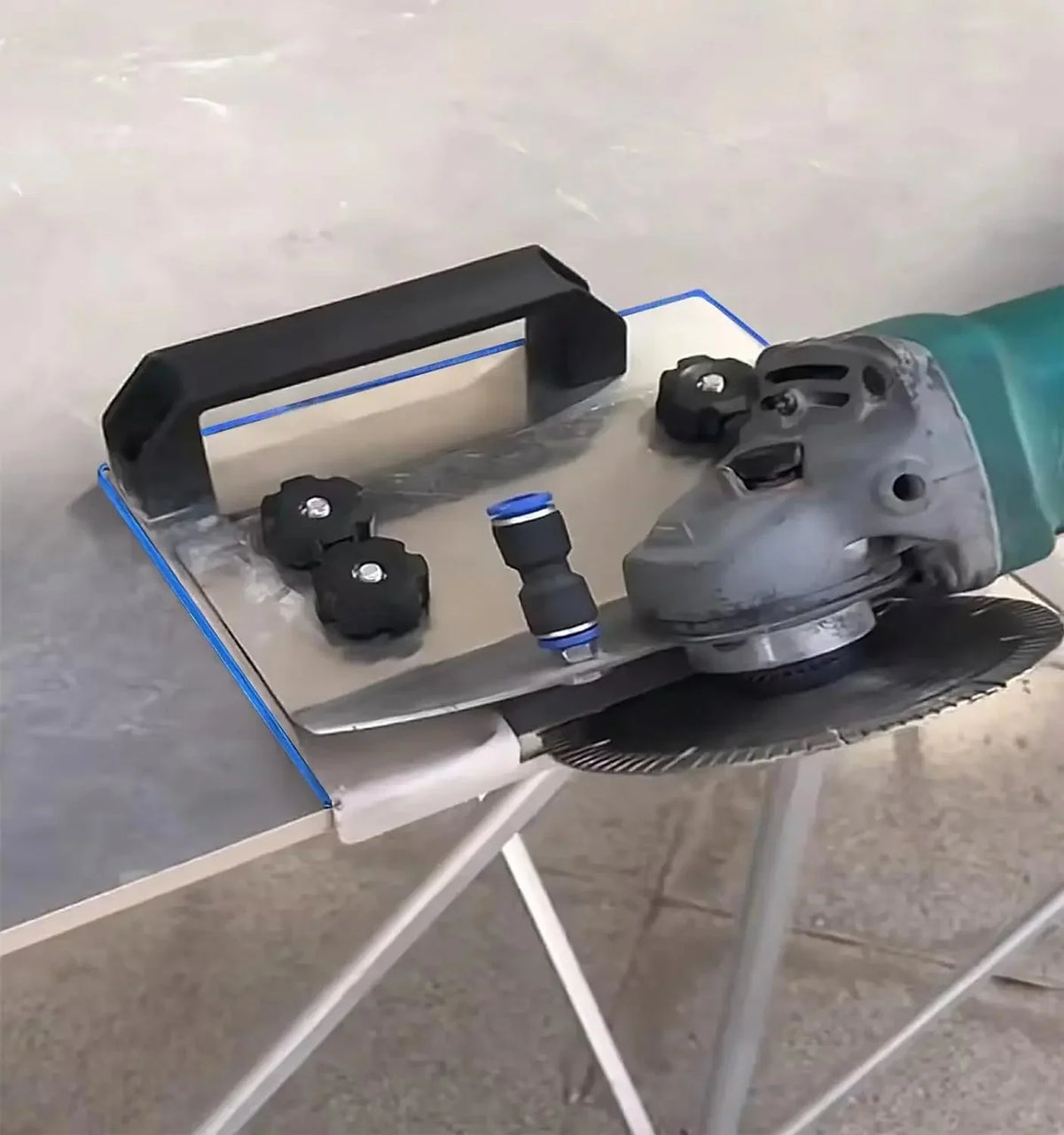 Fliesenschneidhalter für Winkelschleifer