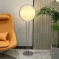 Stehlampe mit Kugel